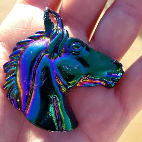 New Carved Multicolor Silver Horse's Head Pendant. - Picture 4 of 12